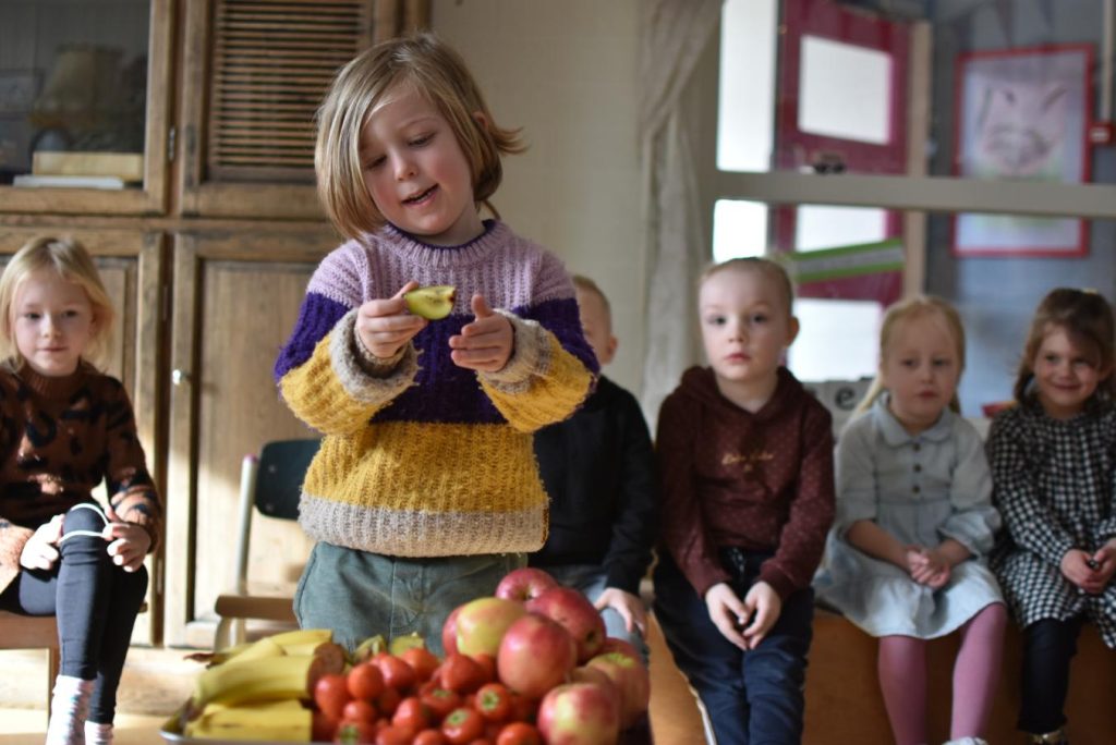 Fruit laten verzorgen op basisschool Schoollunch op de bassischool: samen gezond leren eten